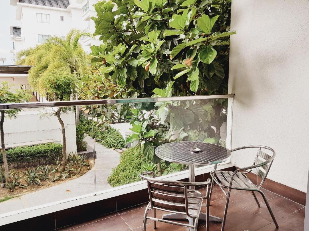 Bulan Guesthouse Imago Кота Кинабалу Екстериор снимка