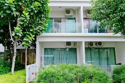 Bulan Guesthouse Imago Кота Кинабалу Екстериор снимка